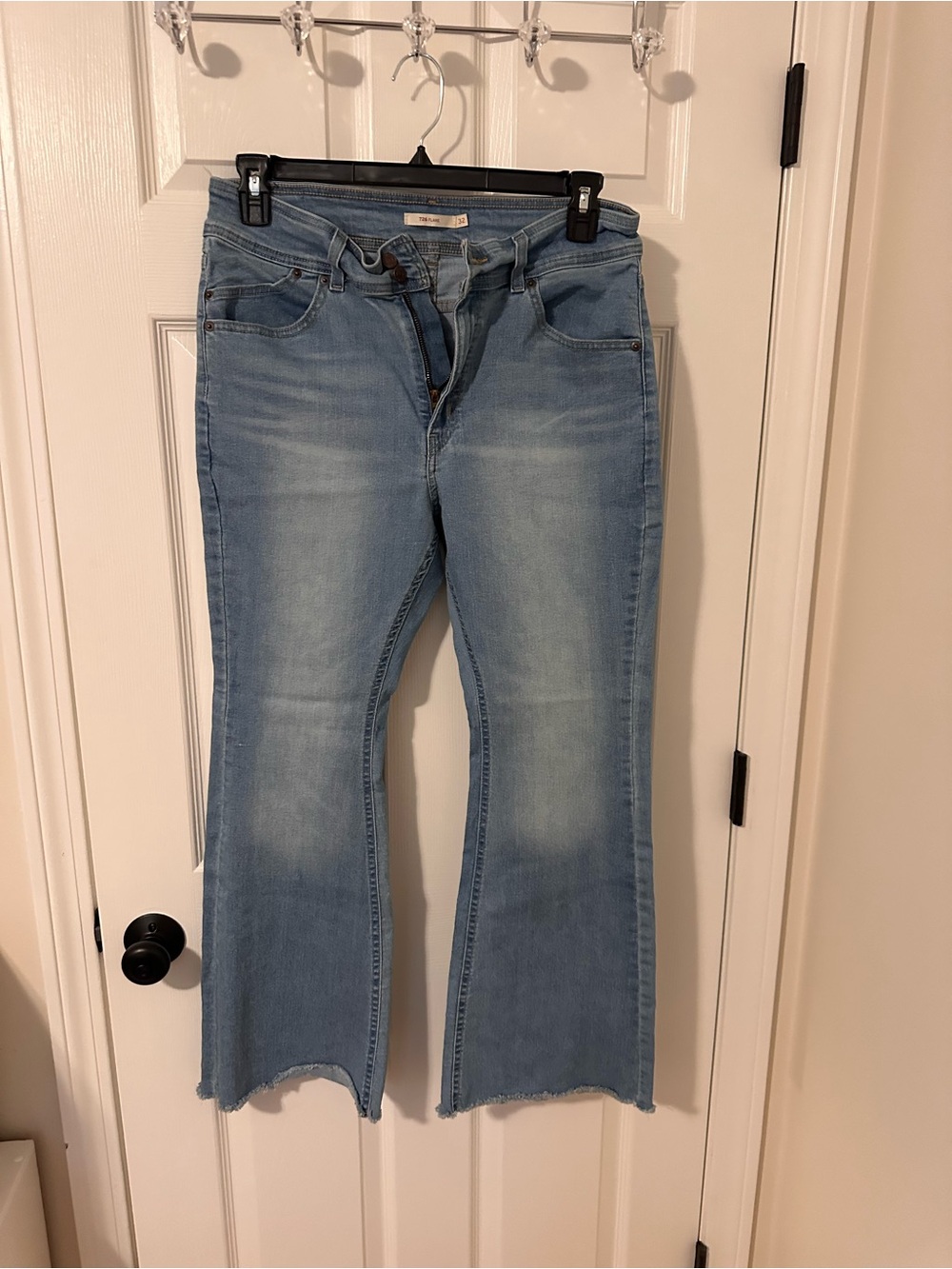 Levi’s Light Wash Women's Jeans - Casual Flared Style